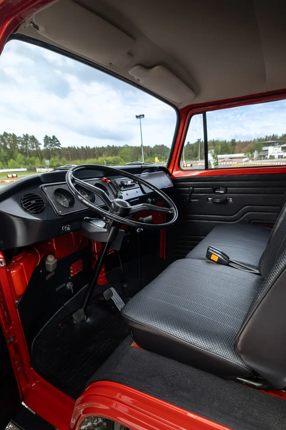 IM VW Bulli Porsche Cartbahn 22s