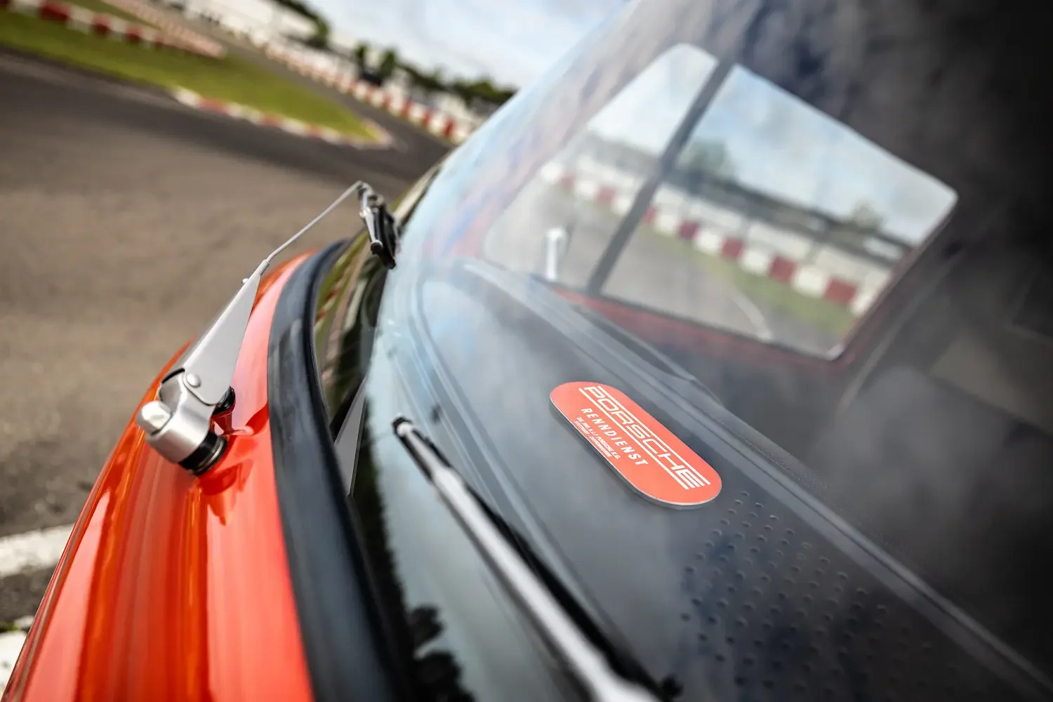 IM VW Bulli Porsche Cartbahn 27s